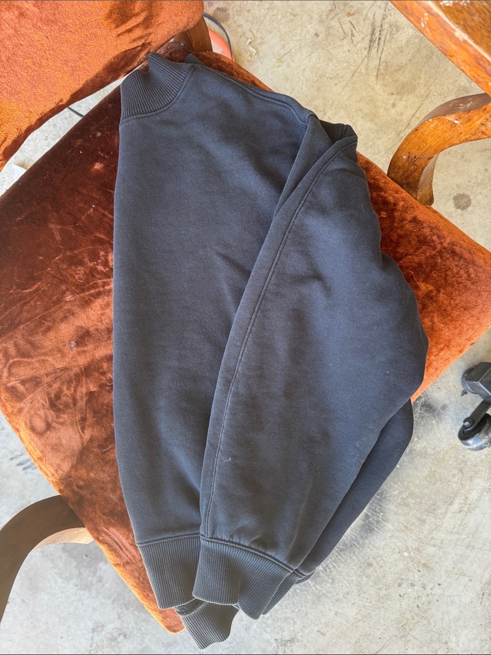Everlane “The Poet” Black Crewneck Sweatshirt - Timeless Pullover